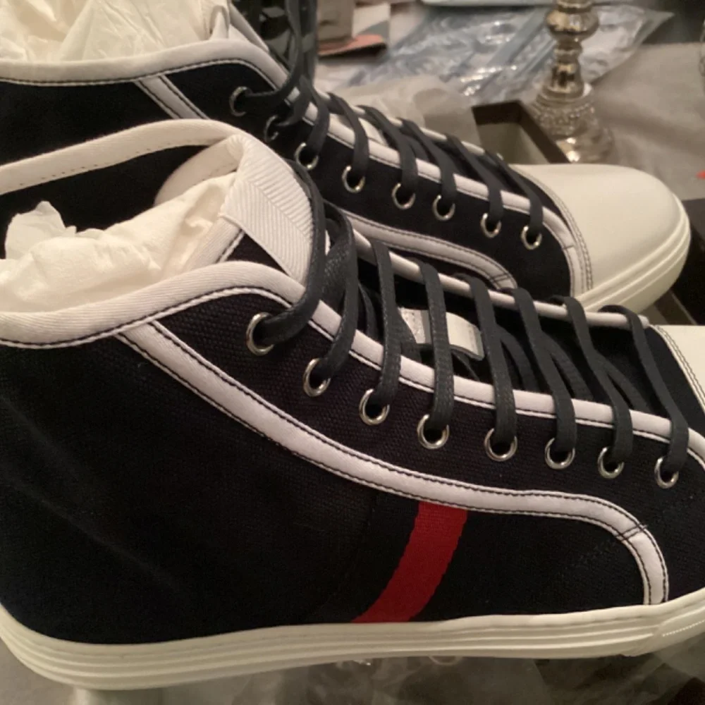 Gucci Sneakers NIB size  8.5